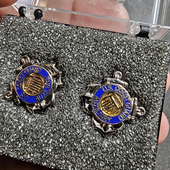 Coast Guard Auxillary Emblem Earings Metalic Silver Tone In Case New Without Tag - Picture 1 of 7
